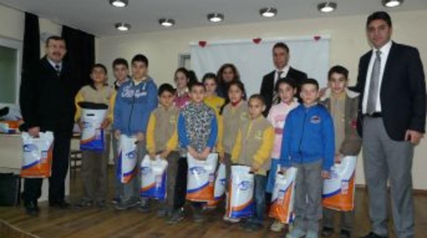 Kimse Yok Mu, Gebze'deki &Ouml;ğrencilere Giysi Yardımı Yaptı