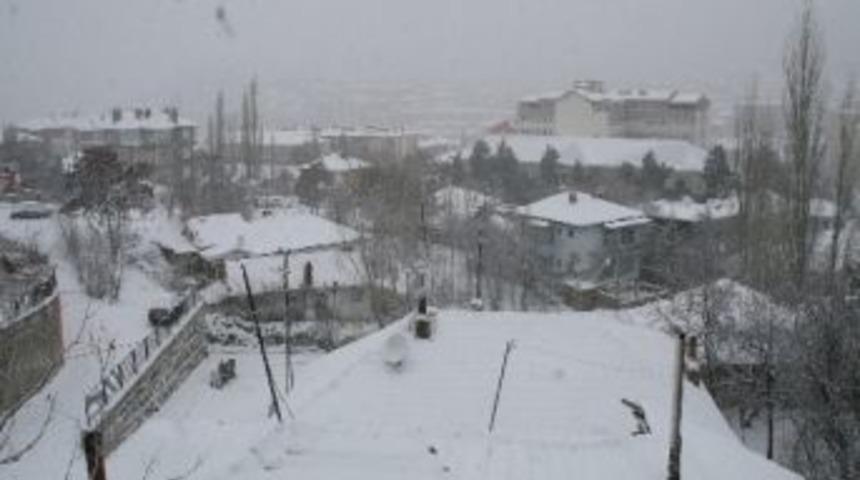 Yozgat&rsquo;ta Kar Etkisini S&uuml;rd&uuml;r&uuml;yor