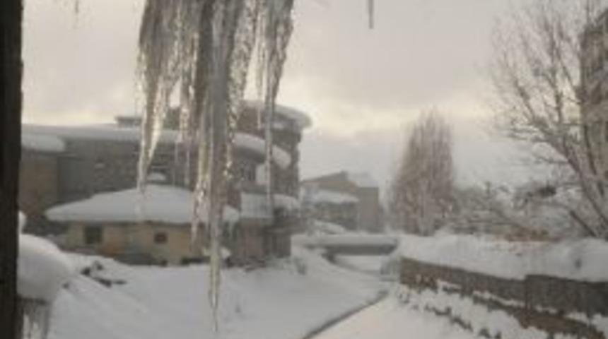 Y&uuml;ksekova&rsquo;da Dondurucu Soğuklar