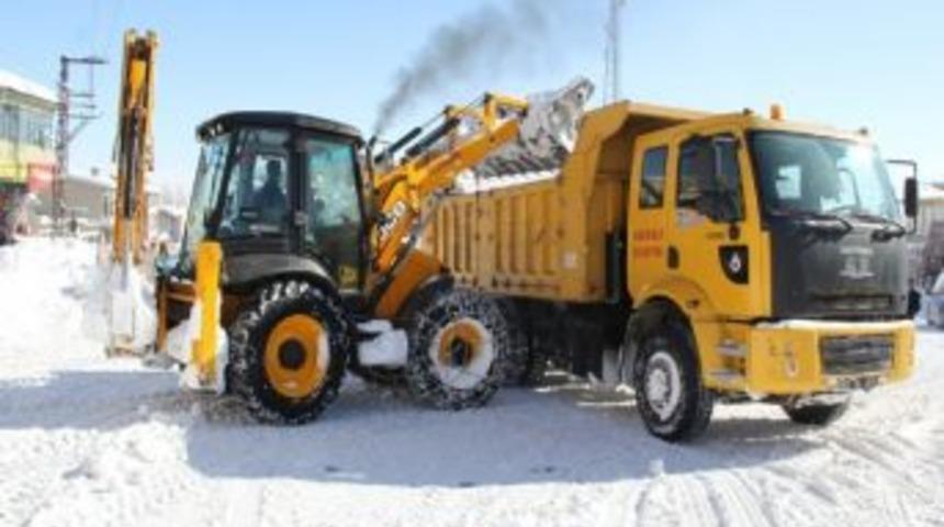 Başkale Belediyesi'nin Kar Seferberliği