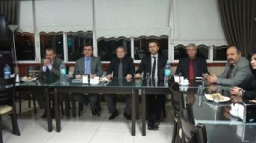 Kursu Biteren Emlak Danışmanlarının Belge Sevinci