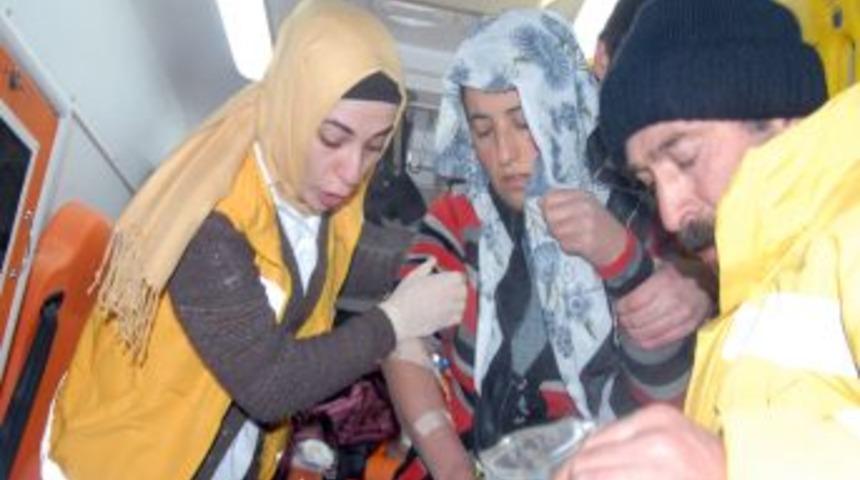 Zehirlenen Anne Ile Kızı, Paletli Ambulansla 6 Saatte Hastaneye Ulaştırıldı