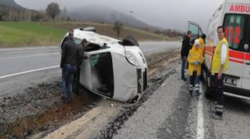 Beyşehir&rsquo;de Otomobil Devrildi: 2 Yaralı