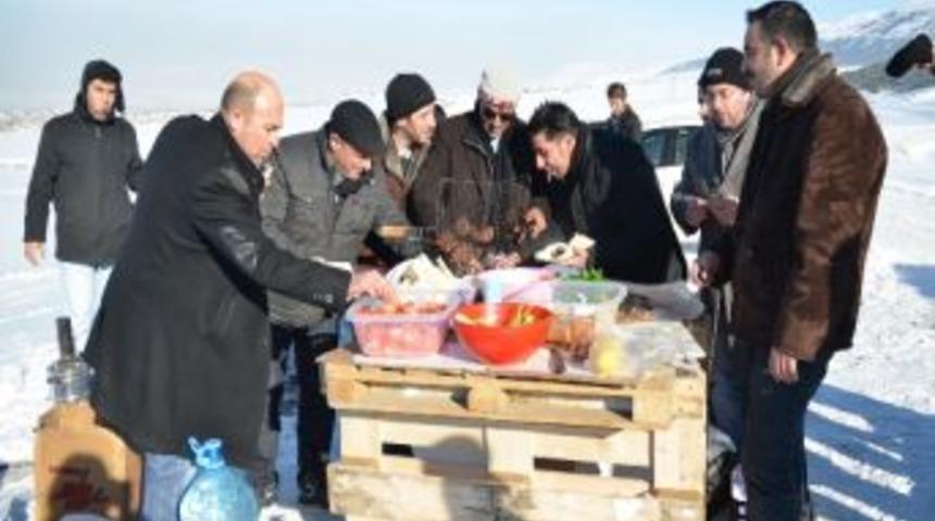 Paland&ouml;ken&rsquo;de Kayak Ve Mangal Coşkusu