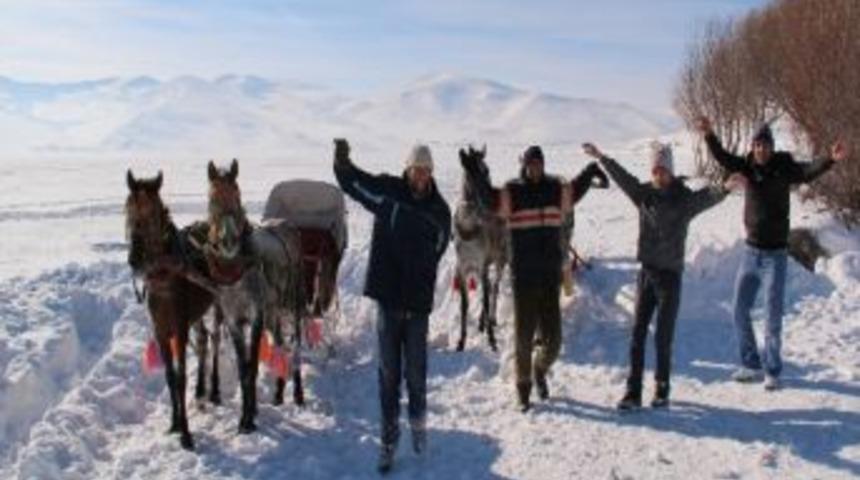 Donan G&ouml;lde Atlı Kızak Keyfi Yeniden Başladı