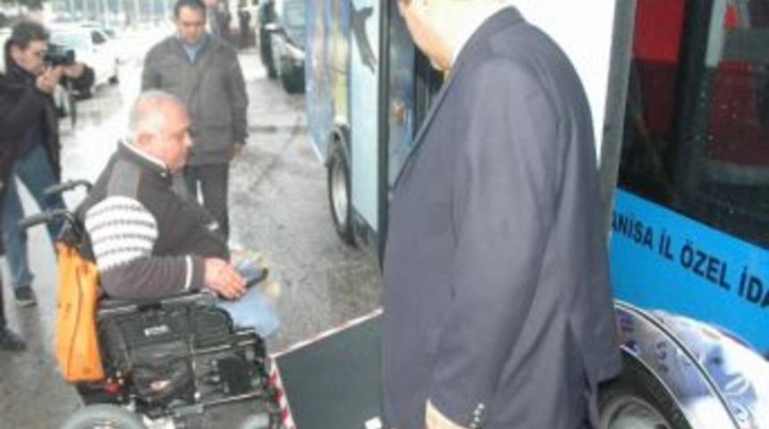 Engelli Sporcu Minib&uuml;s&uuml; Tanıtıldı