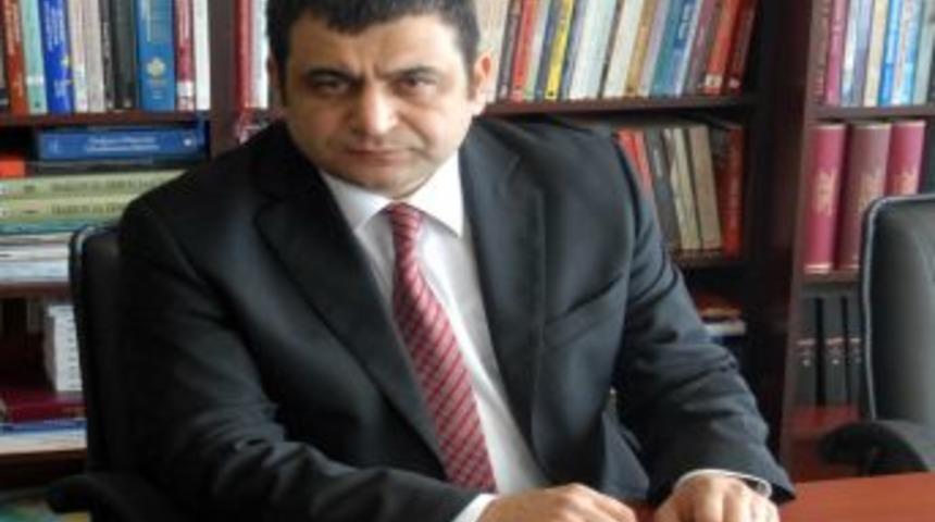 Rekt&ouml;r La&ccedil;iner&rsquo;den Hakan Ş&uuml;k&uuml;r&rsquo;e Destek