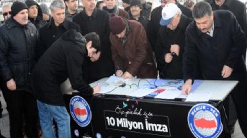 Sivas Memur-Sen'den Kılık-kıyafet Eylemi