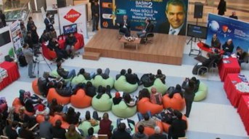 Gazeteci Abbas G&uuml;&ccedil;l&uuml; Minder Sohbetine Katıldı