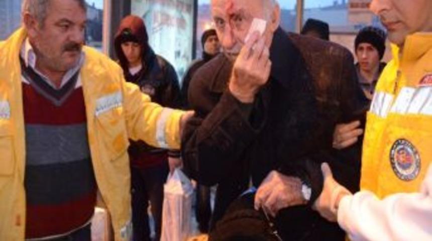 Su Dolu Kaldırım Yaşlı Adamı Hastanelik Etti