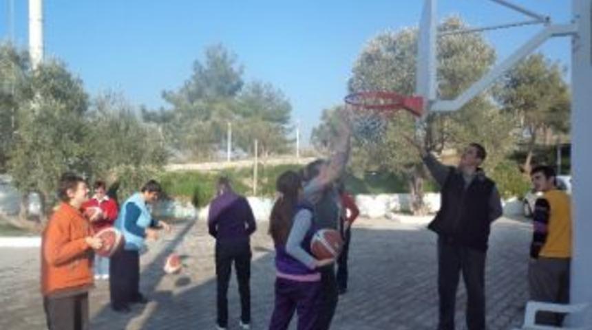 Kuşadası&rsquo;nda Engelsiz Basketbol