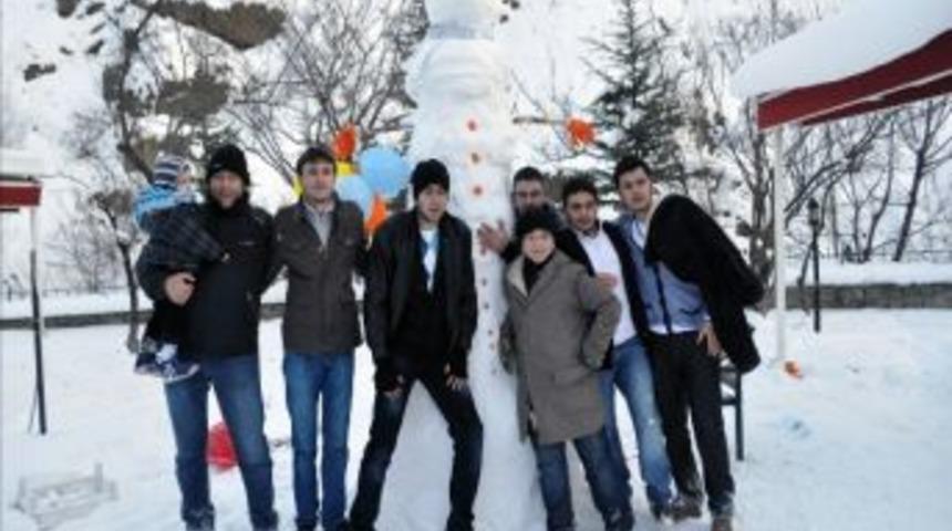 G&uuml;m&uuml;şhane&rsquo;de Kardan Adam Şenliği Yapıldı
