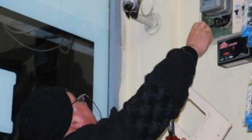 Ceylanpınar&rsquo;da Ka&ccedil;ak Elektrik Operasyonu