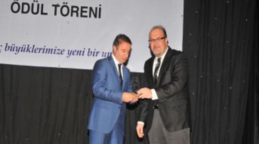G&ouml;k&ccedil;ek&rsquo;e Uluslararası İz Bırakan B&uuml;y&uuml;kler Onur &Ouml;d&uuml;l&uuml;
