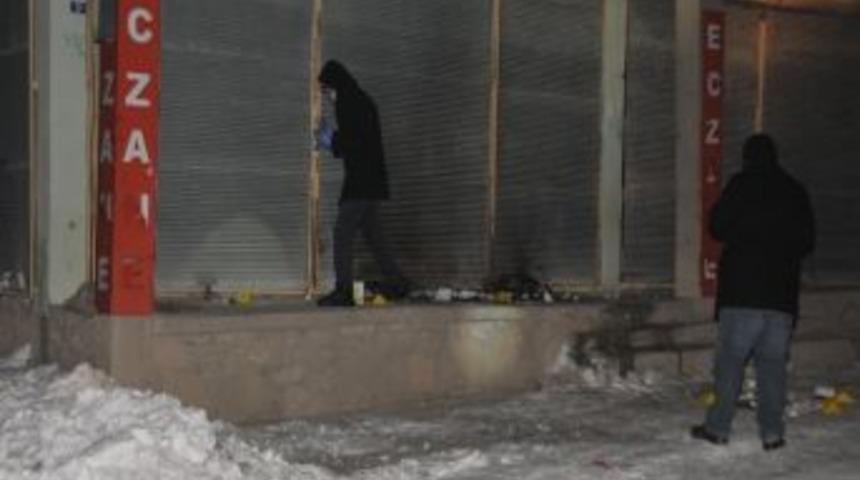 Van&rsquo;da Eczaneye Molotoflu Saldırı