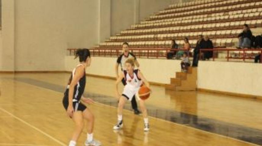 &Ouml;zgenur, Sakarya &Uuml;niversitesi&rsquo;ne Transfer Oldu
