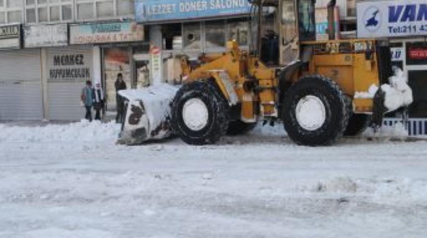 Hakkari'de 60 K&ouml;y Yoluna Halen Ulaşım Sağlanamadı