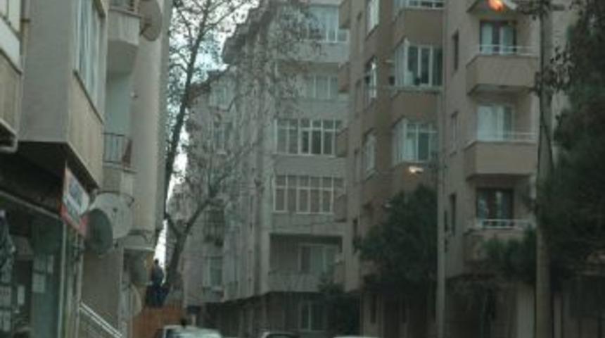 Sokak Aydınlatmaları G&uuml;nd&uuml;z De Yanıyor