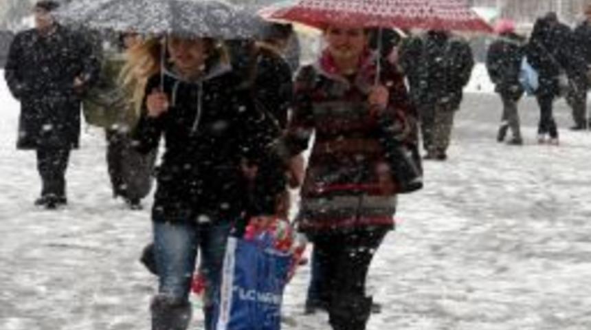 Sivas&rsquo;ta Kar Yağışı Etkili Oluyor