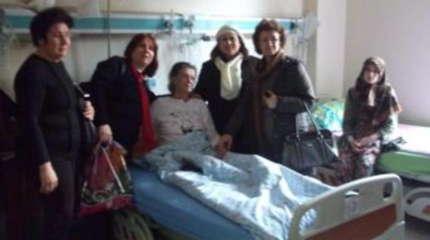 Chp'li Kadınlar Hastaları Ziyaret Etti