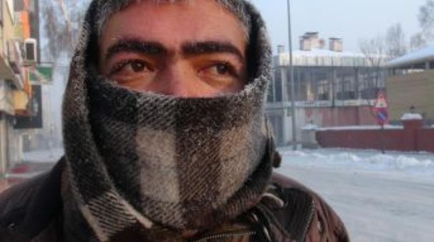 Ardahan, Eksi 25&acute;i G&ouml;rd&uuml;, Hayvan Pazarı Dondu