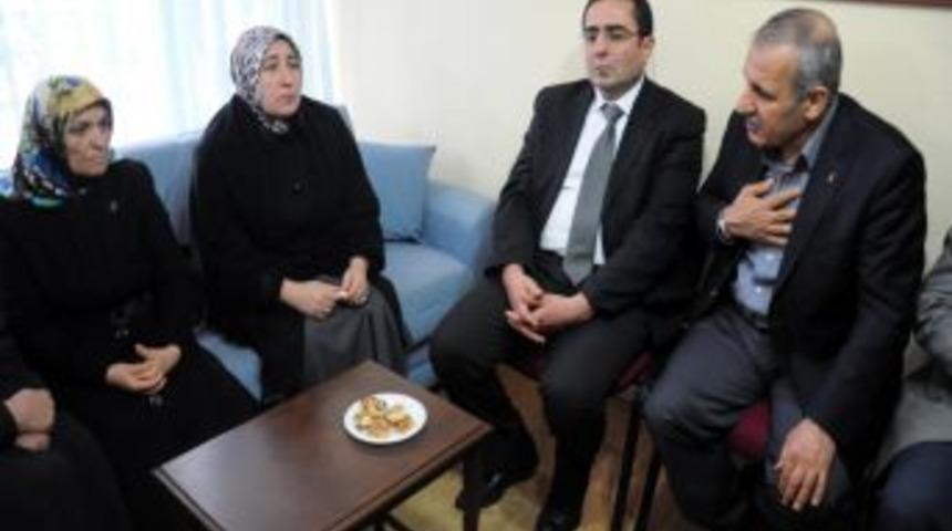 Şehit Annesi: Ter&ouml;rist Cenazesine Katılan Milletvekilleri I&ccedil;imizi Sızlatıyor