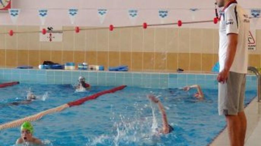 Yunanlı Y&uuml;z&uuml;c&uuml;ler Edirne&rsquo;deki Olimpik Y&uuml;zme Havuzunda Idmana Başladı