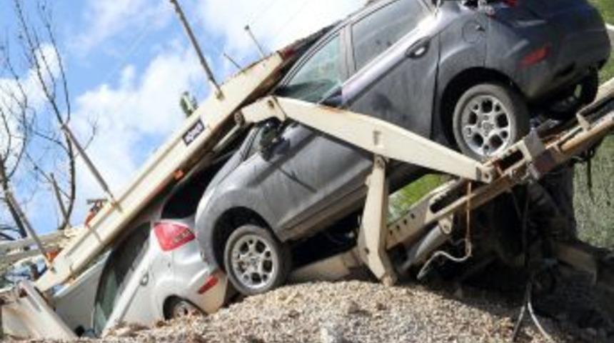 Muğla&rsquo;da Sıfır Ara&ccedil; Y&uuml;kl&uuml; TIR U&ccedil;tu