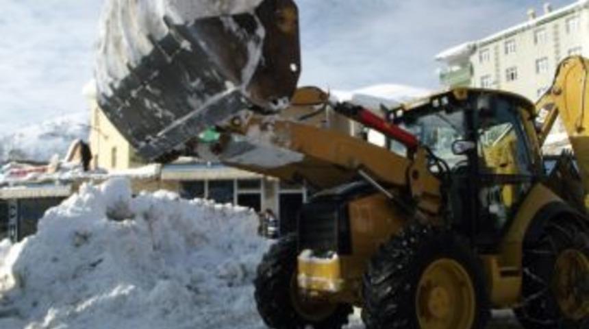 Hizan Belediyesi&rsquo;nden Karla M&uuml;cadele &Ccedil;alışması