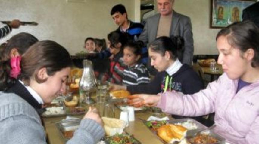 G&uuml;ndeş, Kursları Denetledi