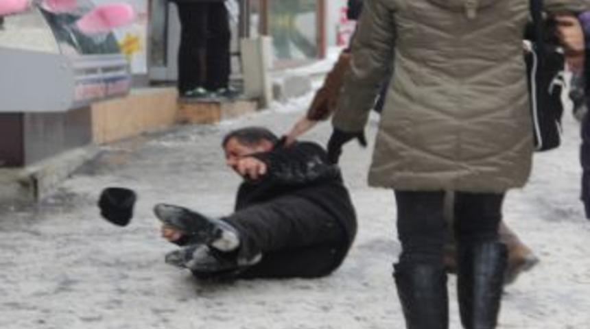 Erzurum&rsquo;da Yayaların Buzla Dansı