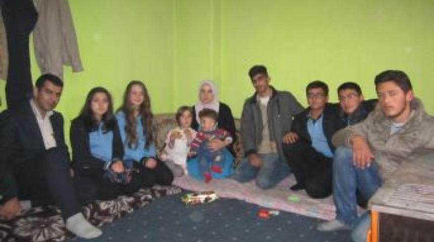 Tos&ccedil;elik Sosyal Bilimler Lisesi &Ouml;ğrencilerinden Suriyelilere Yardım Eli