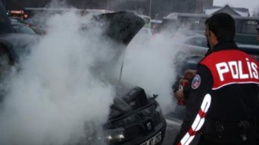 Hareket Halindeki Ara&ccedil;ta Yangın Paniği