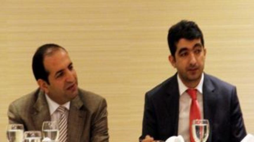 Ak Partili &Ccedil;ift&ccedil;i Gazetecilerle Bir Araya Geldi