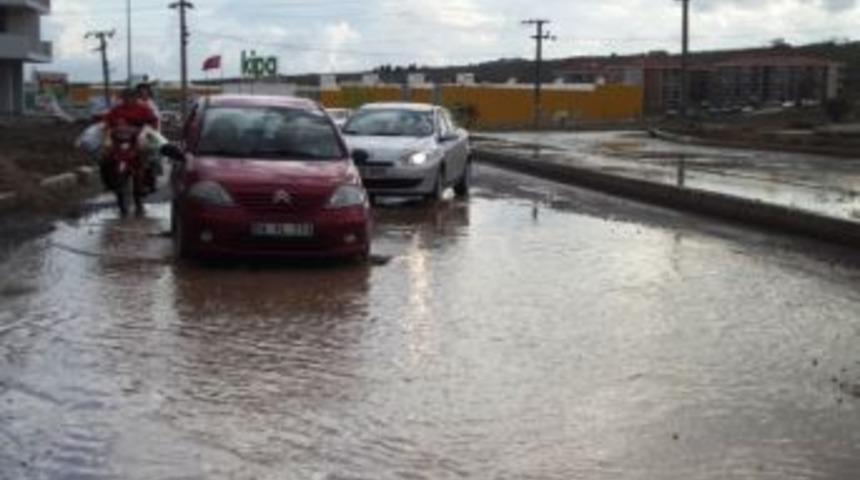 Ayvalık'ta Yağmur Ara&ccedil;lara Ge&ccedil;it Vermedi