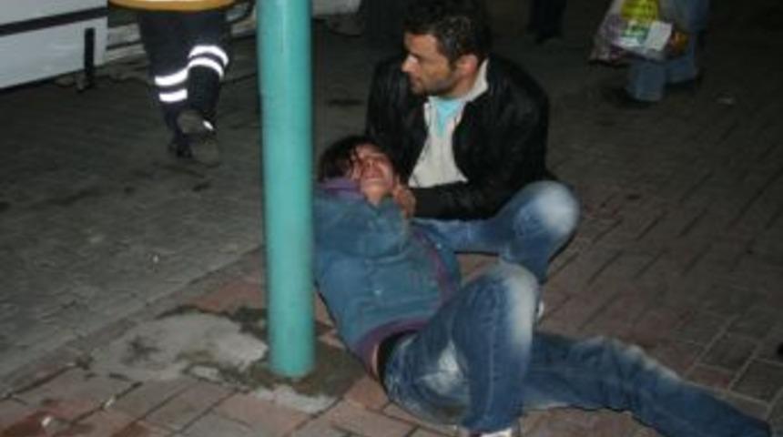 Birlikte Yaşadığı Kadının Boynunu Sokak Ortasında Fal&ccedil;atayla Kesti