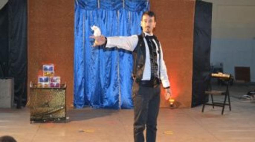 Carmen Sirki Şovlarıyla B&uuml;y&uuml;ledi