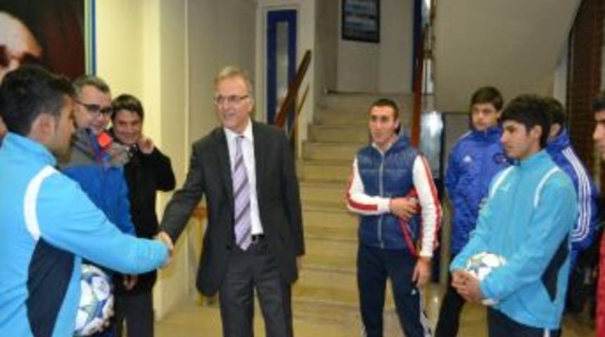 Şampiyonlara Belediyeden Malzeme Desteği