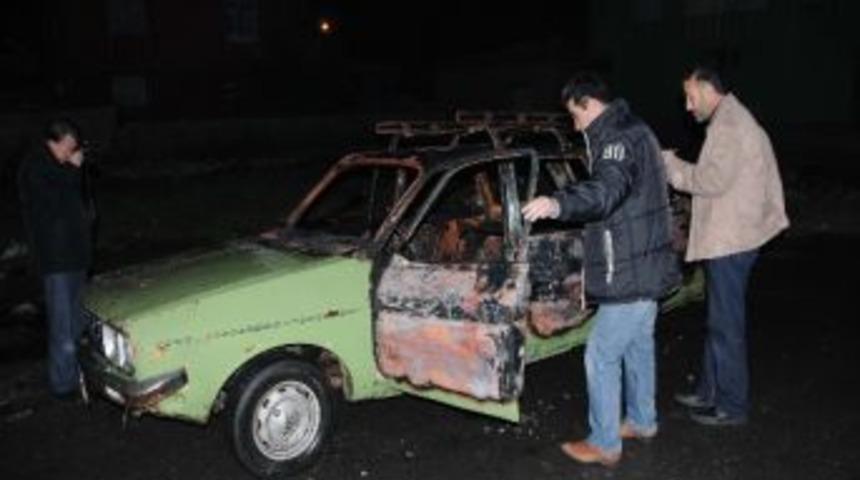 Kavga Ettiği Gencin Babasının Aracını Yaktı