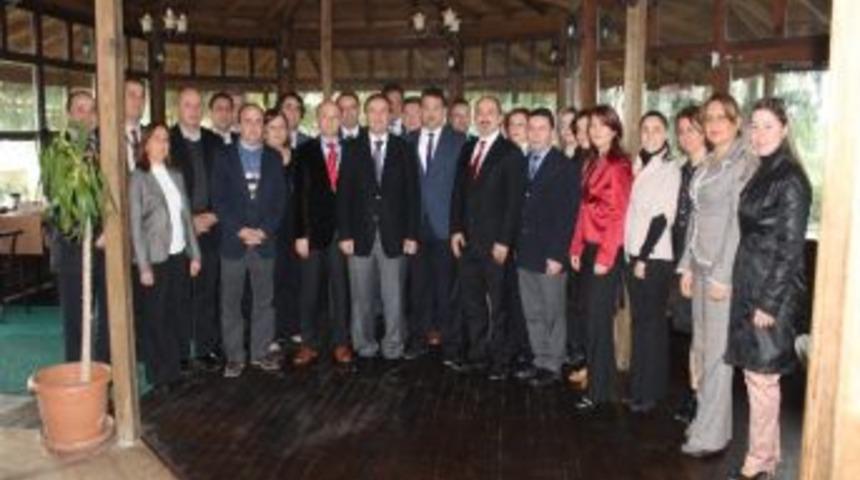 A&uuml; Rekt&ouml;r&uuml; Kurtcephe Hastane Y&ouml;neticileri İle Bir Araya Geldi