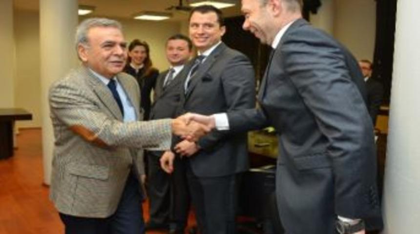 Gen&ccedil; İşadamlarına &ldquo;siyaset &Ccedil;ağrısı&rdquo; Yaptı