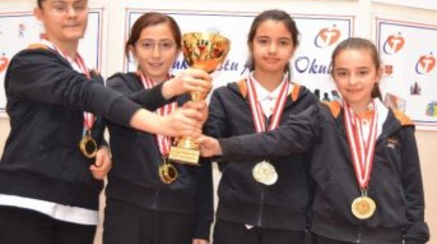 Tekden Koleji Tenis Takımı Kayseri Birincisi Oldu