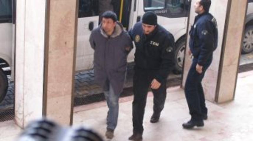 Malatya'da Kck Operasyonunda G&ouml;zaltına Alınan 14 Zanlı Adliyeye &Ccedil;ıkarıldı