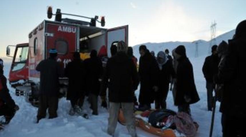 Tipiye Yakalanan TEDAŞ G&ouml;revlilerini, UMKE Ekibi Kurtardı