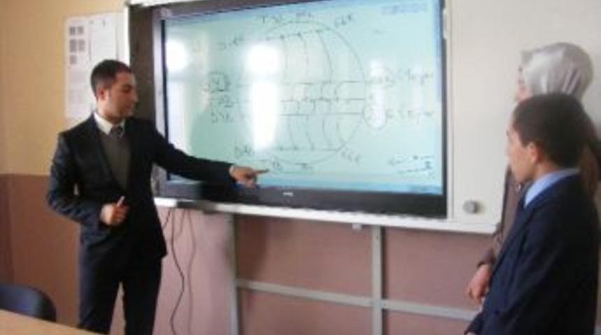 Varto İmam Hatip Anadolu Lisesi &Ouml;ğrencileri Akıllı Tahta İle Tanıştı