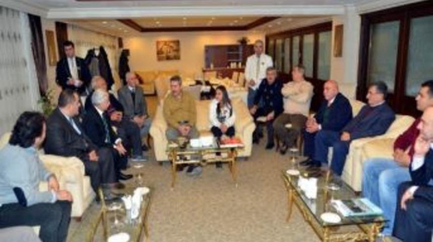 Vali Kıra&ccedil; Adanalılarla Hasret Giderdi