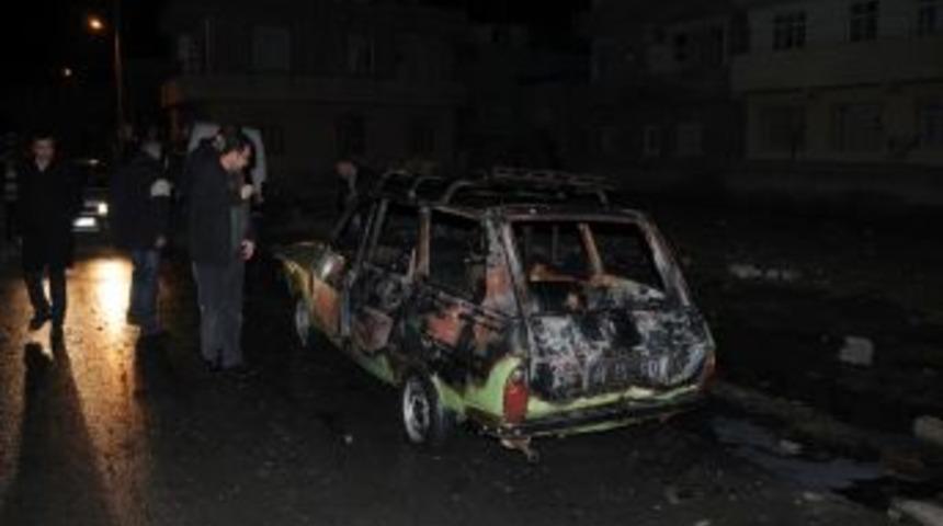 Kundaklanan Ara&ccedil; Alev Alev Yandı