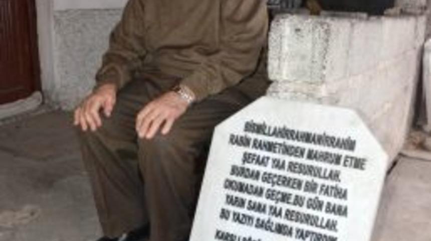 R&uuml;yasında &Ouml;l&uuml;m Tarihini G&ouml;r&uuml;p Mezar Taşını Hazırlattı, &Ouml;lmeyince Kutlama Yaptı