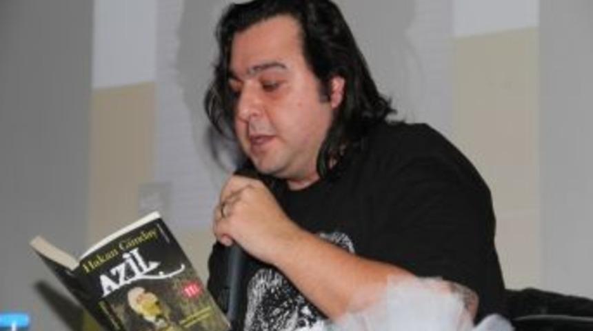 Yazar G&uuml;nday, Sevenleriyle Bir Araya Geldi