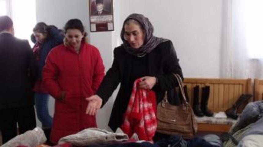 Posof Okuma Salonu, Başarılı &Ouml;ğrencileri Kıyafetle &Ouml;d&uuml;llendirdi